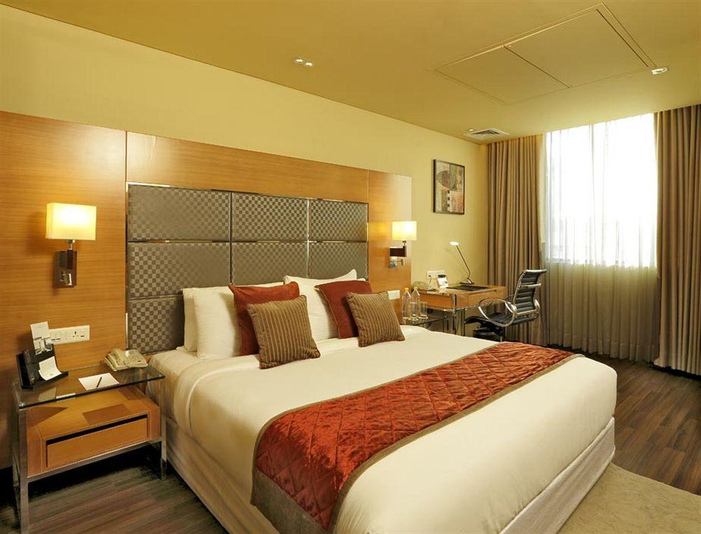 Country Inn Panjim Goa ปณชี ภายนอก รูปภาพ