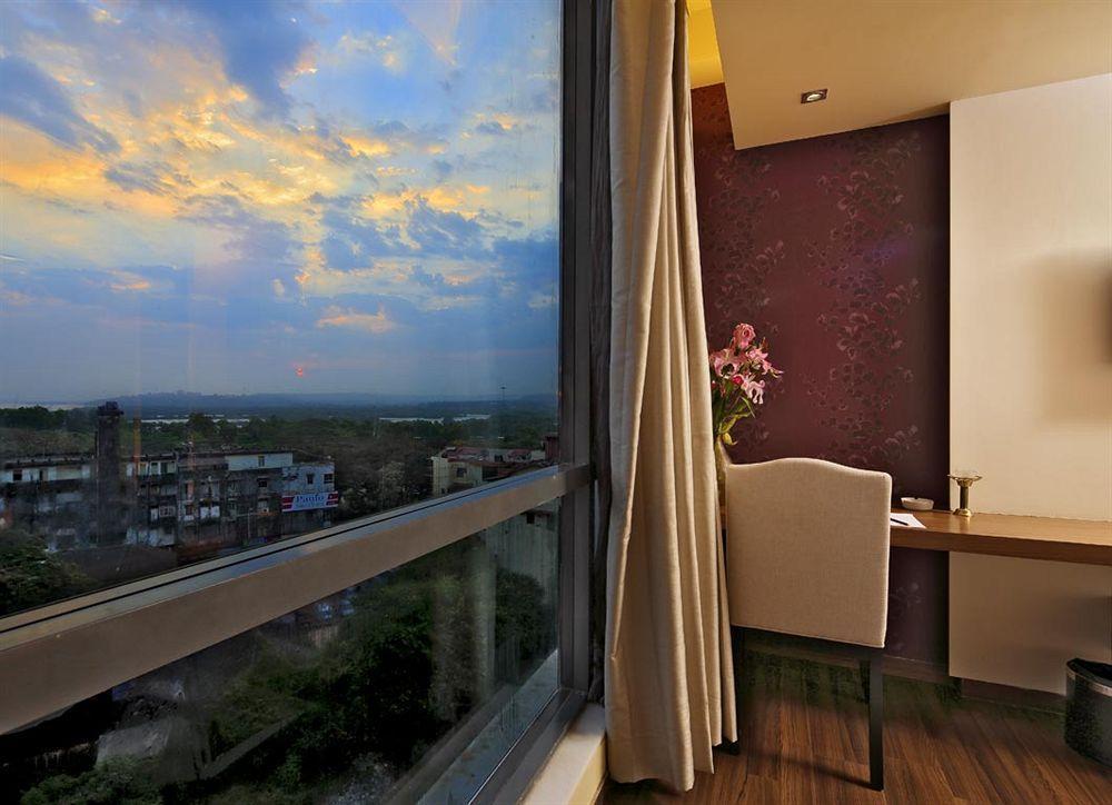Country Inn Panjim Goa ปณชี ภายนอก รูปภาพ