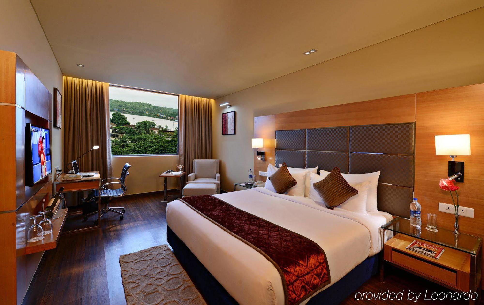 Country Inn Panjim Goa ปณชี ภายนอก รูปภาพ